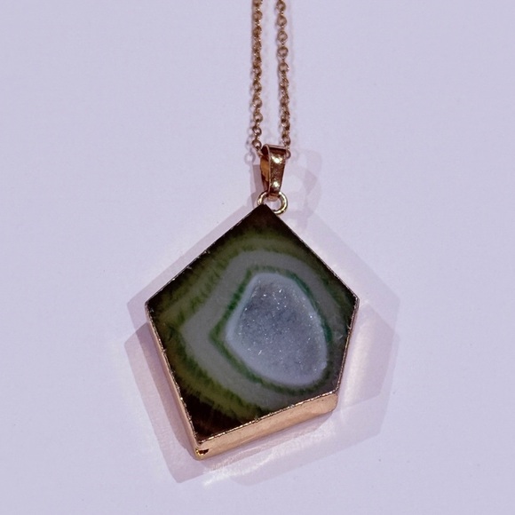 Green and Gold Pendant Necklace - Picture 4 of 4